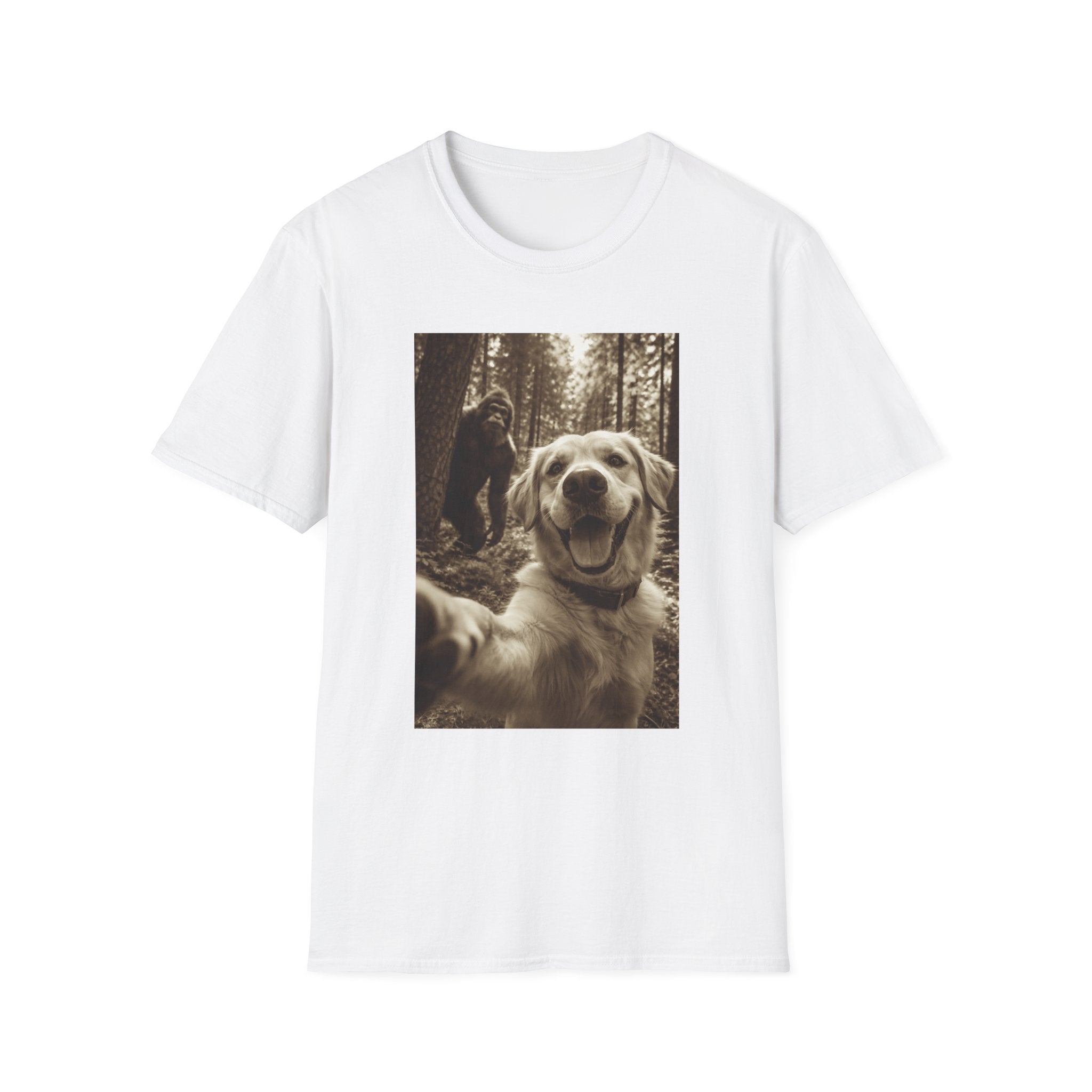 Bigfoot Photobomb Dog Selfie T-Shirt