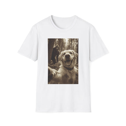 Bigfoot Photobomb Dog Selfie T-Shirt
