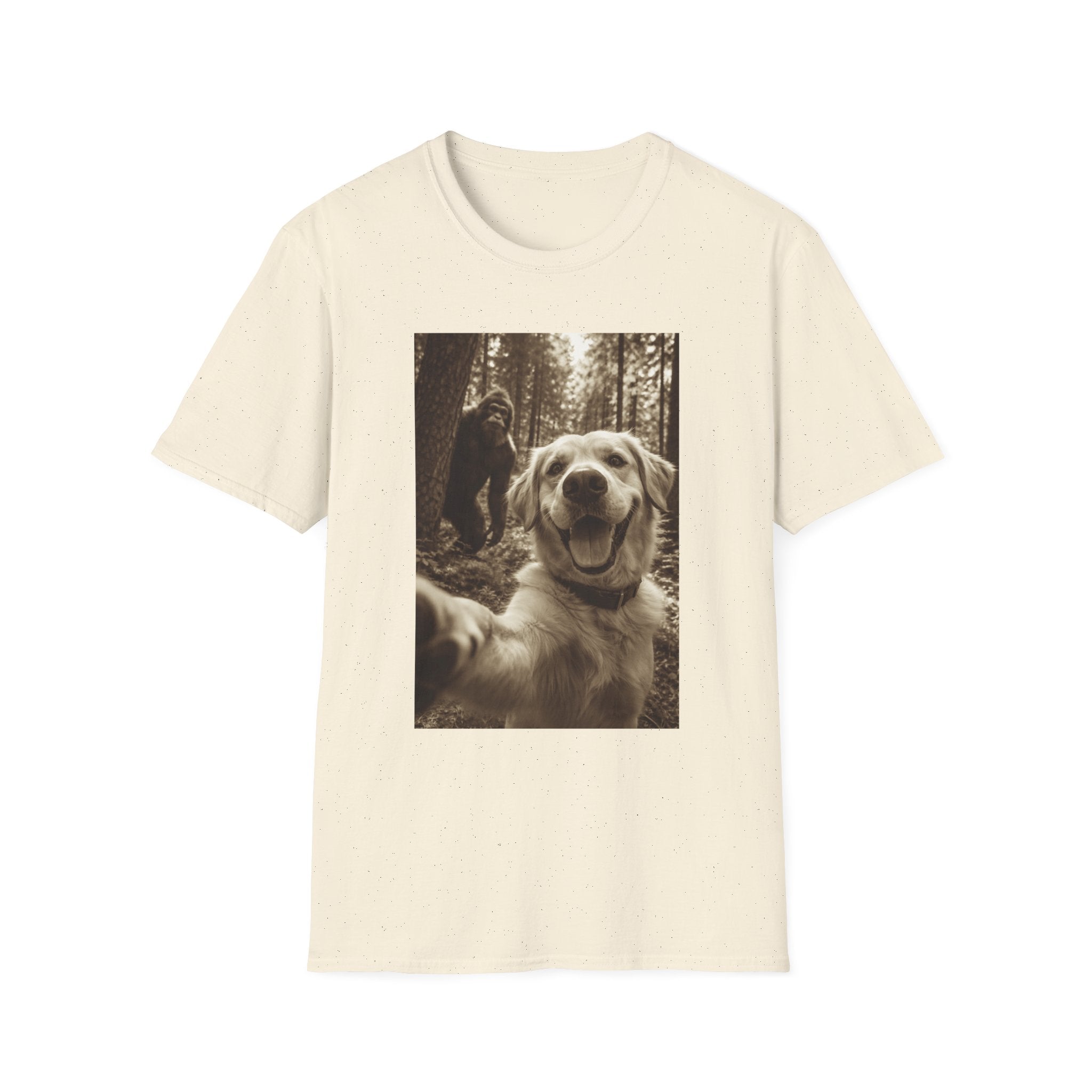 Bigfoot Photobomb Dog Selfie T-Shirt