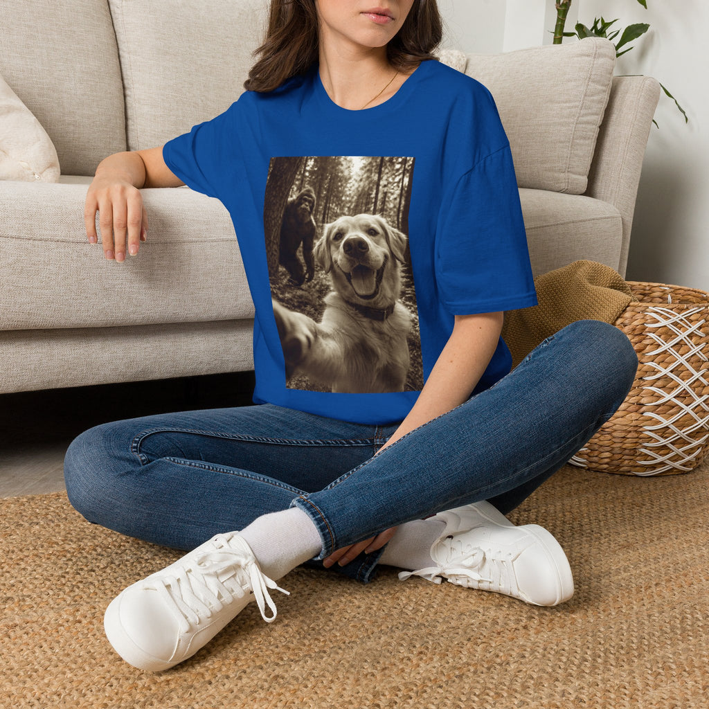 Bigfoot Photobomb Dog Selfie T-Shirt