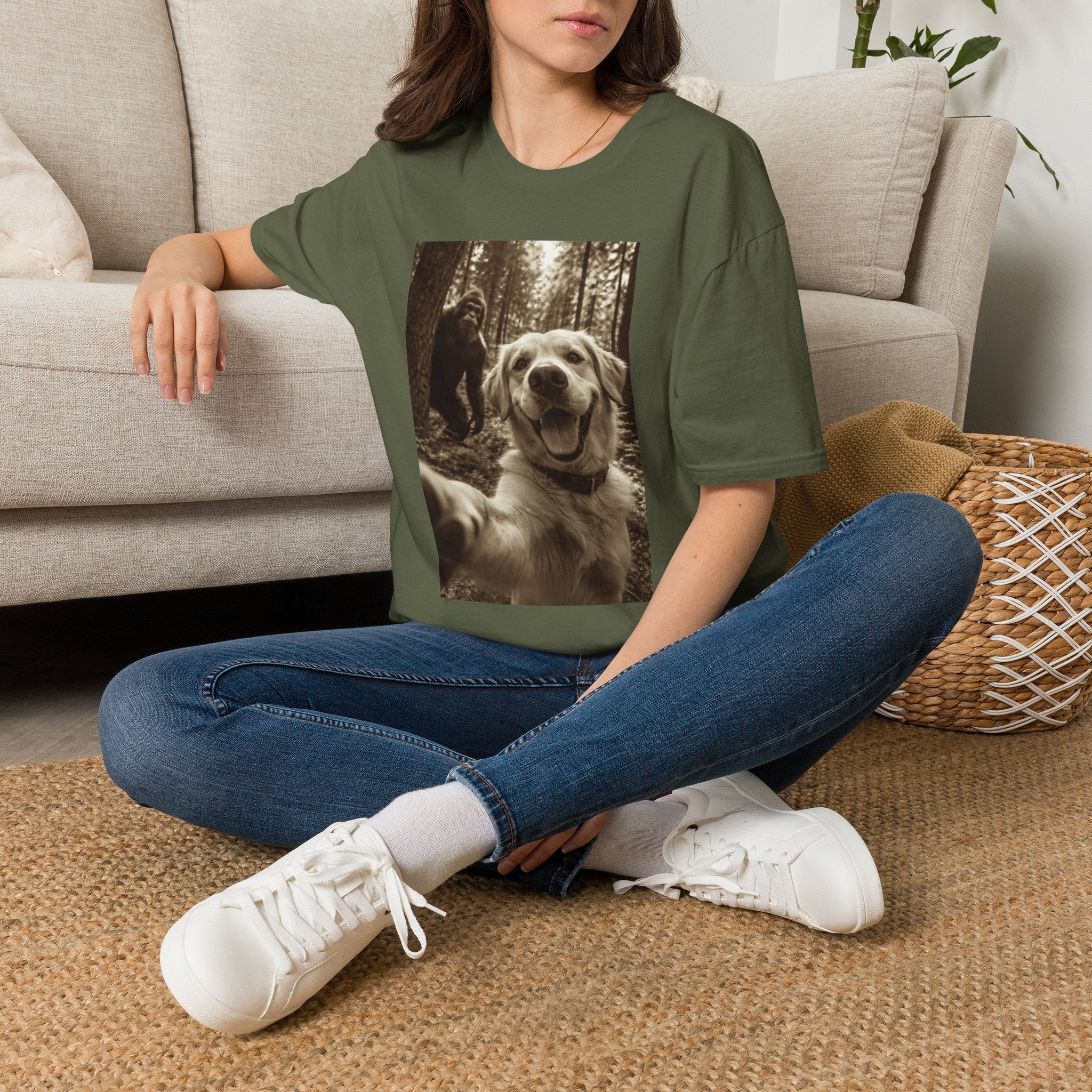 Bigfoot Photobomb Dog Selfie T-Shirt