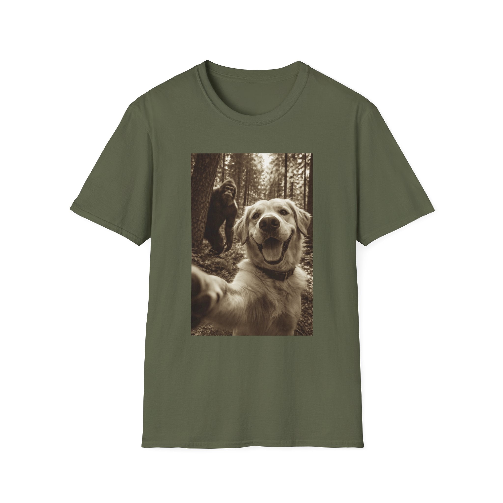 Bigfoot Photobomb Dog Selfie T-Shirt