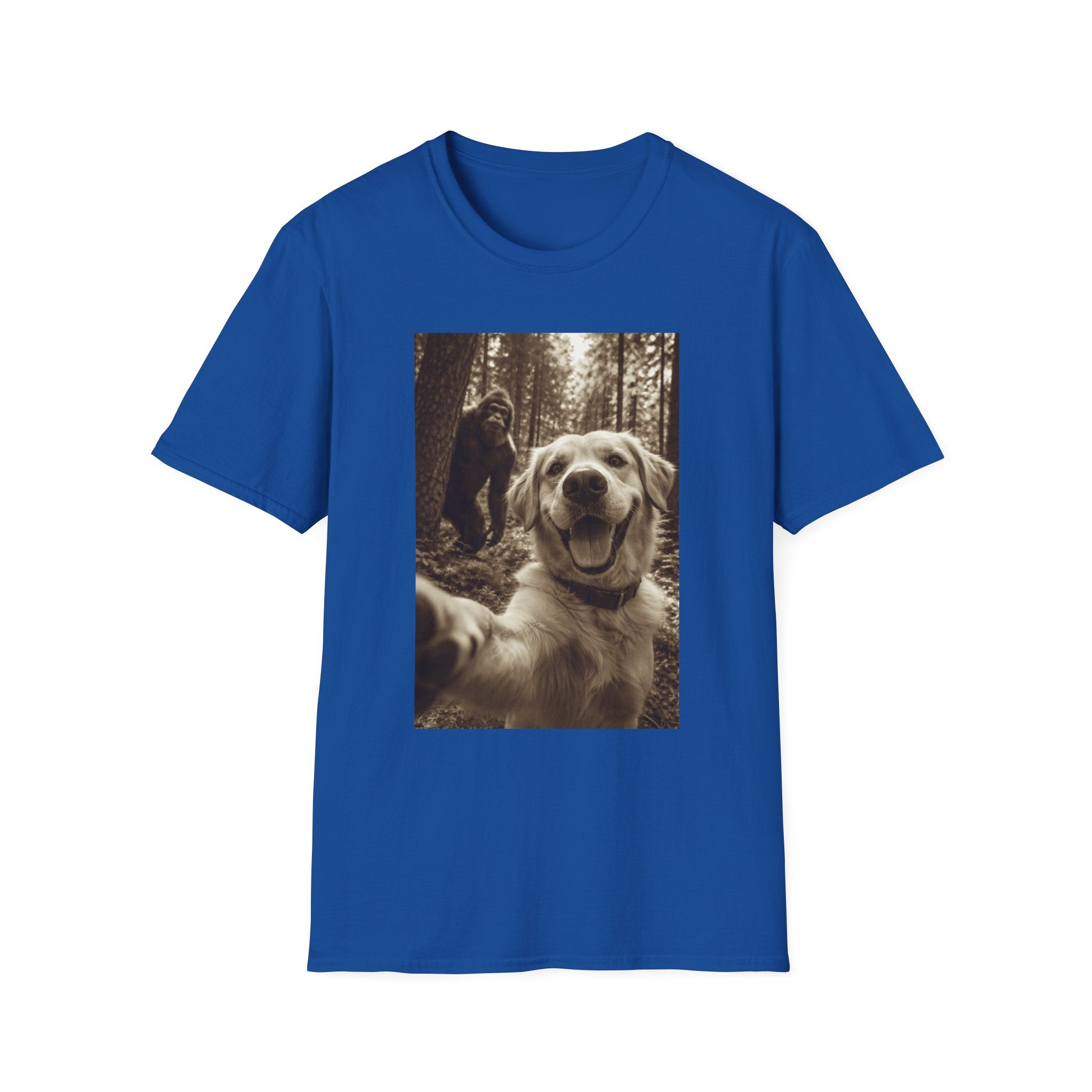 Bigfoot Photobomb Dog Selfie T-Shirt